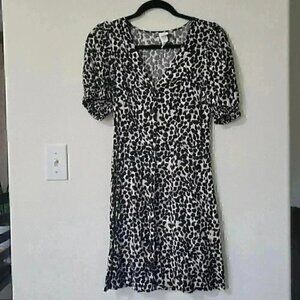 H&M patterned black and cream xxs dress button down puff sleeve
